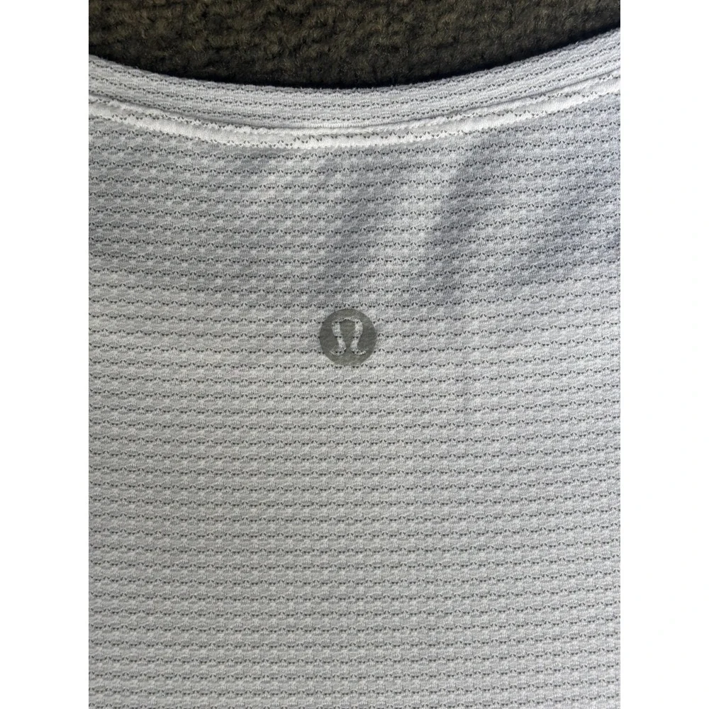 Lululemon Activewear Top Women's White Crew Neck Short Sleeve Pullover Oudoor‎